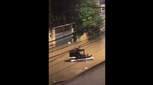 Enchente em Mesquita, na Baixada Fluminense