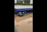 Viaturas da PM e da PRF ficam debaixo d’água em pátios na zona norte do Rio; veja imagens