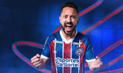Everton Ribeiro com a camisa do Bahia