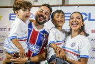 Filho de Everton Ribeiro canta hino do Flamengo, mas corrige: "Bahia, Bahia"; veja