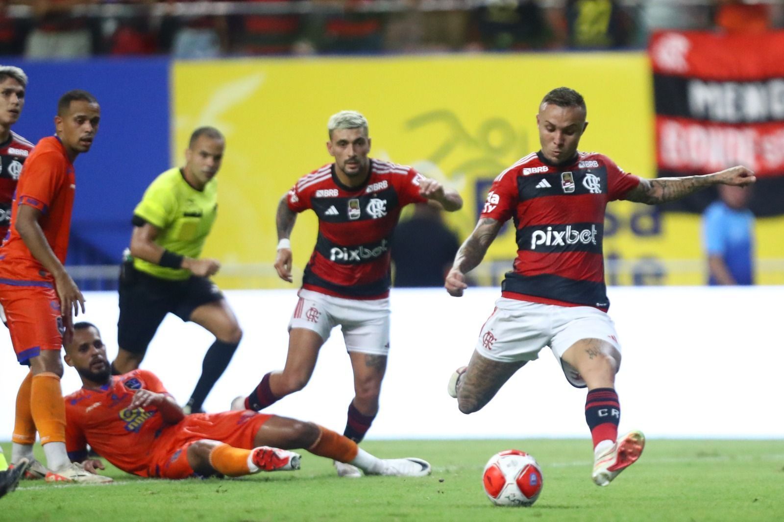 Léo Pereira, Pedro, Cebolinha e Varela marcaram os gols da vitória por goleada sobre o Audax Rio