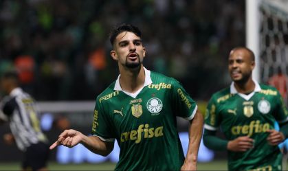 Flaco López comemora gol sobre o Santos no Allianz