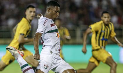 Lelê tenta chute no empate do Fluminense com o Volta Redonda