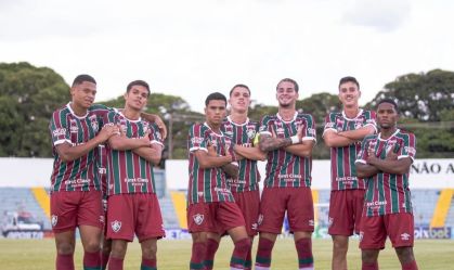 Garotos do Fluminense comemoram vitória na Copinha
