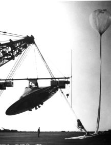 "Lights formed triangle": UFO report on the flight is disseminated