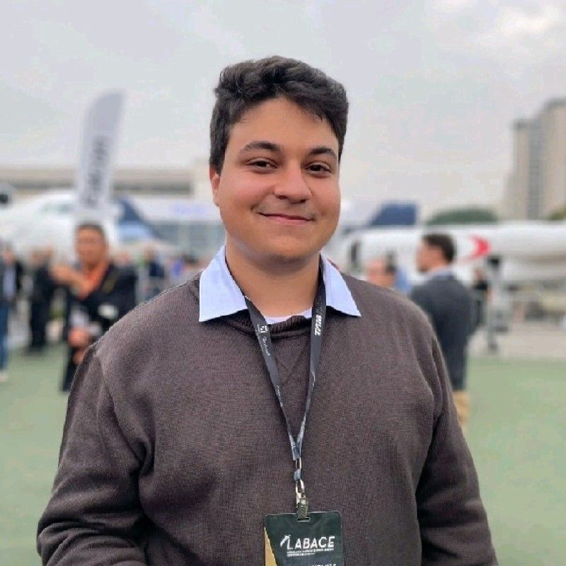 Gabriel de Almeida Quintão Araújo era copiloto do avião que caiu em Minas Gerais / Reprodução/Redes sociais