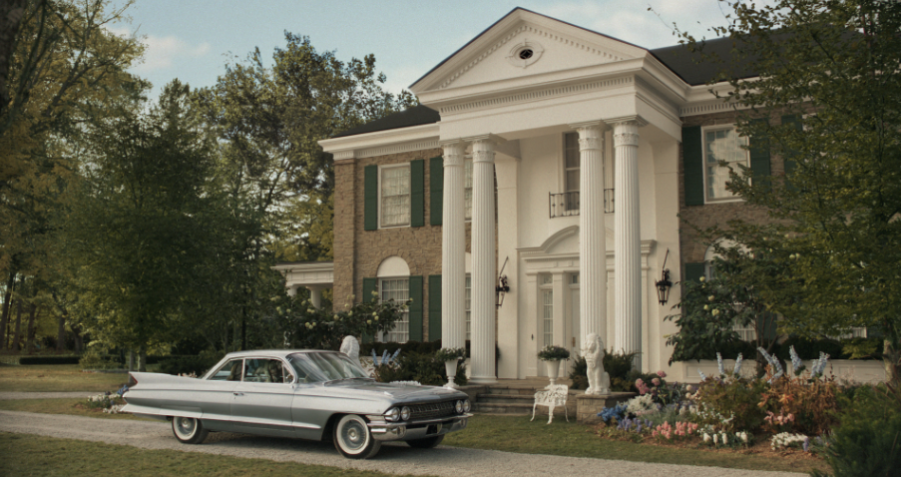 A icônica propriedade dos Presley foi recriada para "Priscilla" / Divulgação/A24