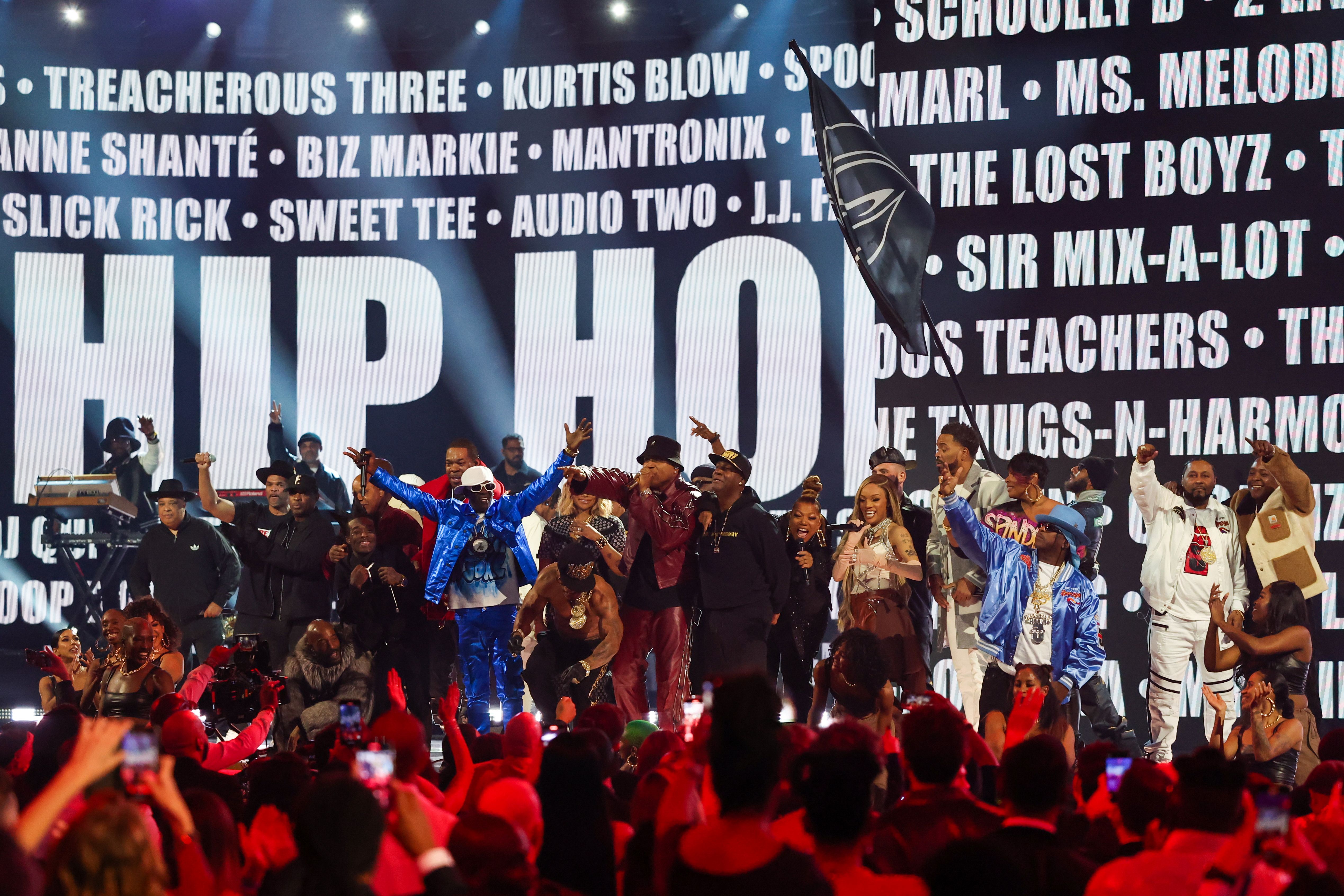 Uma série de artistas se apresentaram em homenagem ao 50º aniversário do hip hop no 65º Grammy Awards, realizado na Crytpo.com Arena em 5 de fevereiro de 2023. / Robert Gauthier /Los Angeles Times através da Getty Images