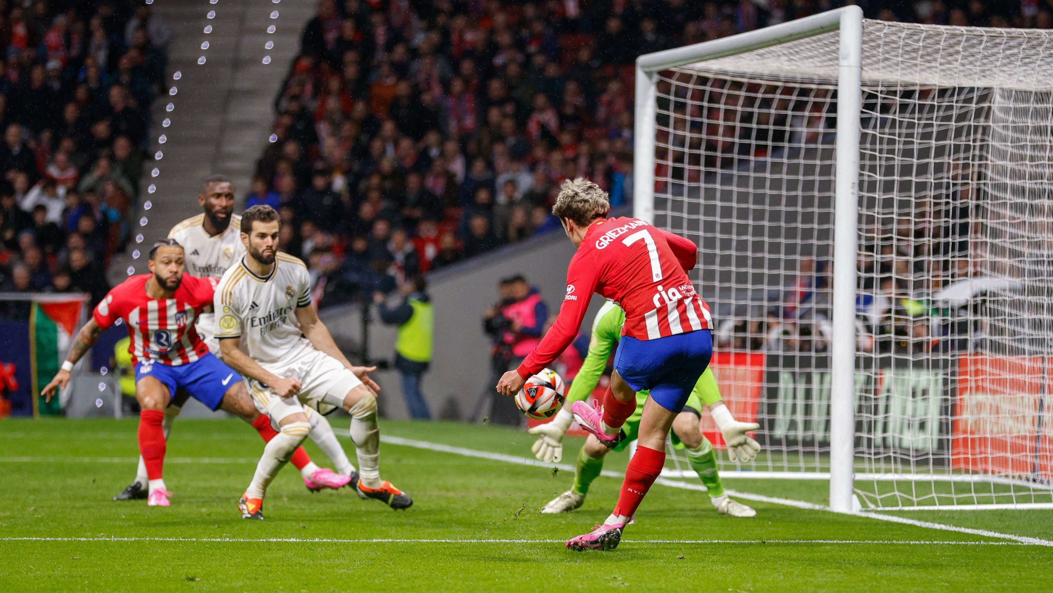 Griezmann anotou um dos gols da vitória do Atlético de Madrid sobre o Real Madrid pelas quartas de final da Copa do Rei