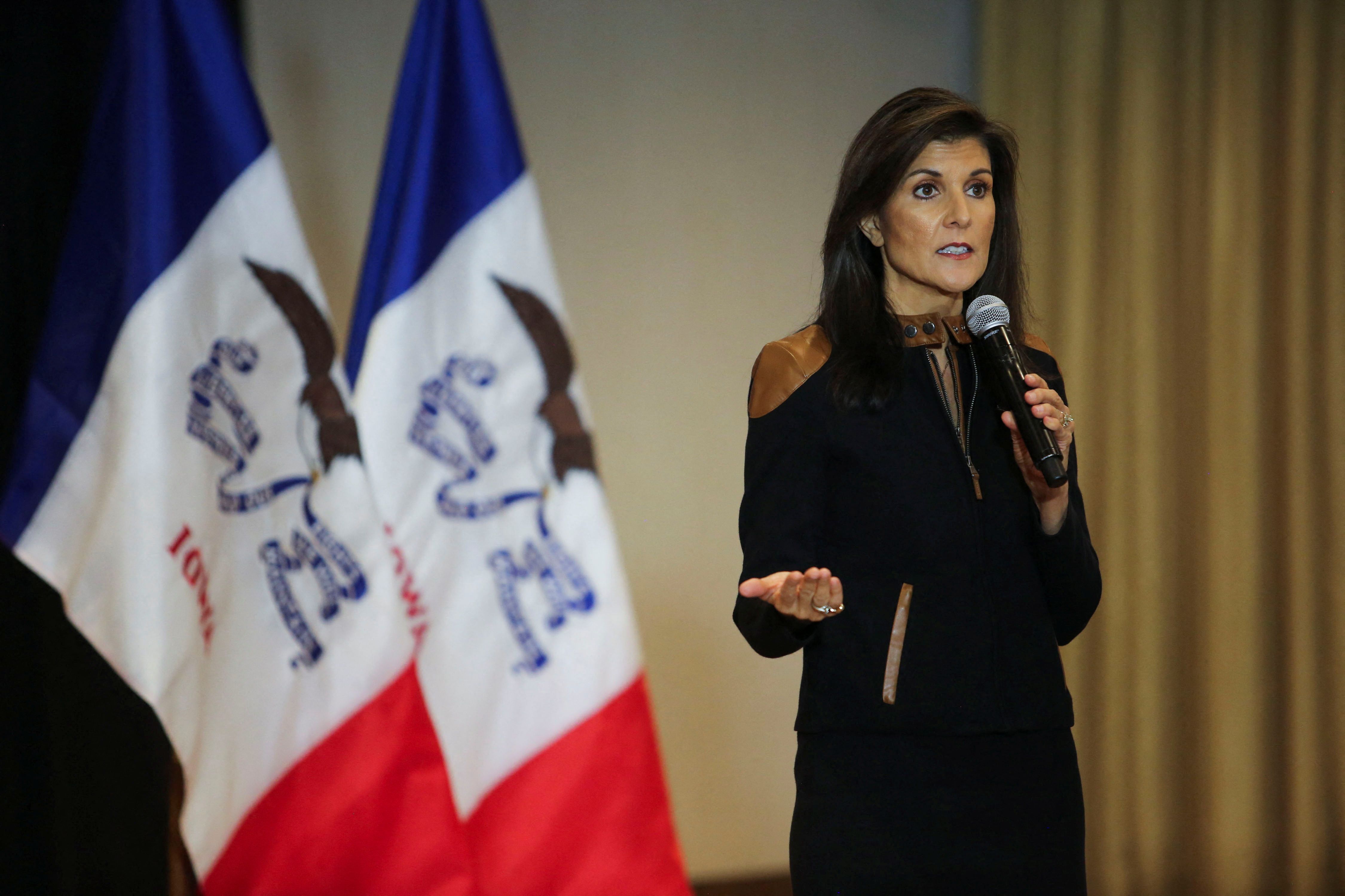 Republican presidential candidate and former U.S. Ambassador to the United Nations Nikki Haley speaks during a campaign visit in Des Moines, Iowa, U.S. January 5, 2024. / REUTERS/Rachel Mummey