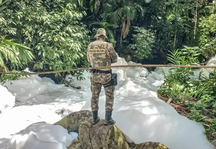 Polícia Militar Ambiental de Santa Catarina monitora vazamento de ácido sulfônico em Joinville