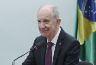 Rui Falcão anuncia candidatura à presidência do PT em oposição a Edinho