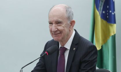 Rui Falcão anuncia candidatura à presidência do PT em oposição a Edinho