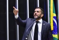 PF apreende computador e documentos no gabinete do deputado Carlos Jordy