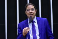 Deputados tentam manobra em pacote fiscal para ampliar emendas individuais