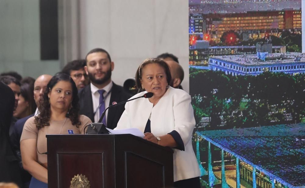 A governadora do Rio Grande do Norte, Fátima Bezerra (PT), durante discurso em cerimônia que relembra um ano dos ataques de 8 de janeiro