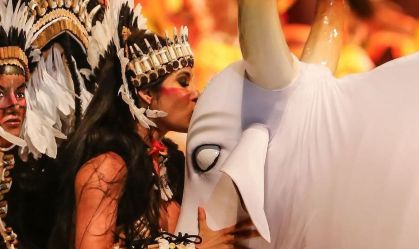 BBB Isabelle participa ativamente do maior festival de folclore do país