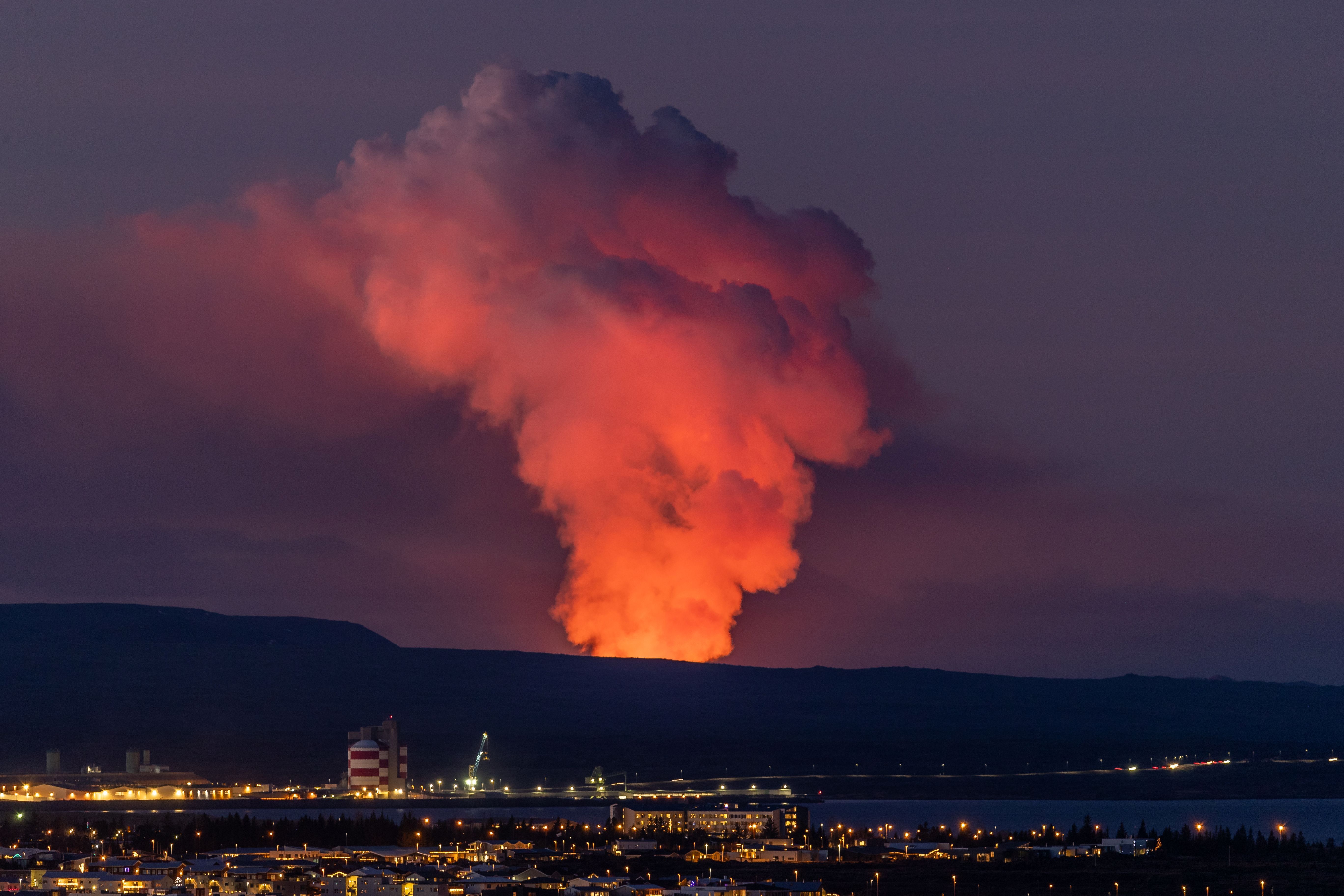 New Volcanic Eruption Started On The Reykjanes Peninsula