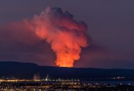 Lava atinge cidade após erupção vulcânica na Islândia