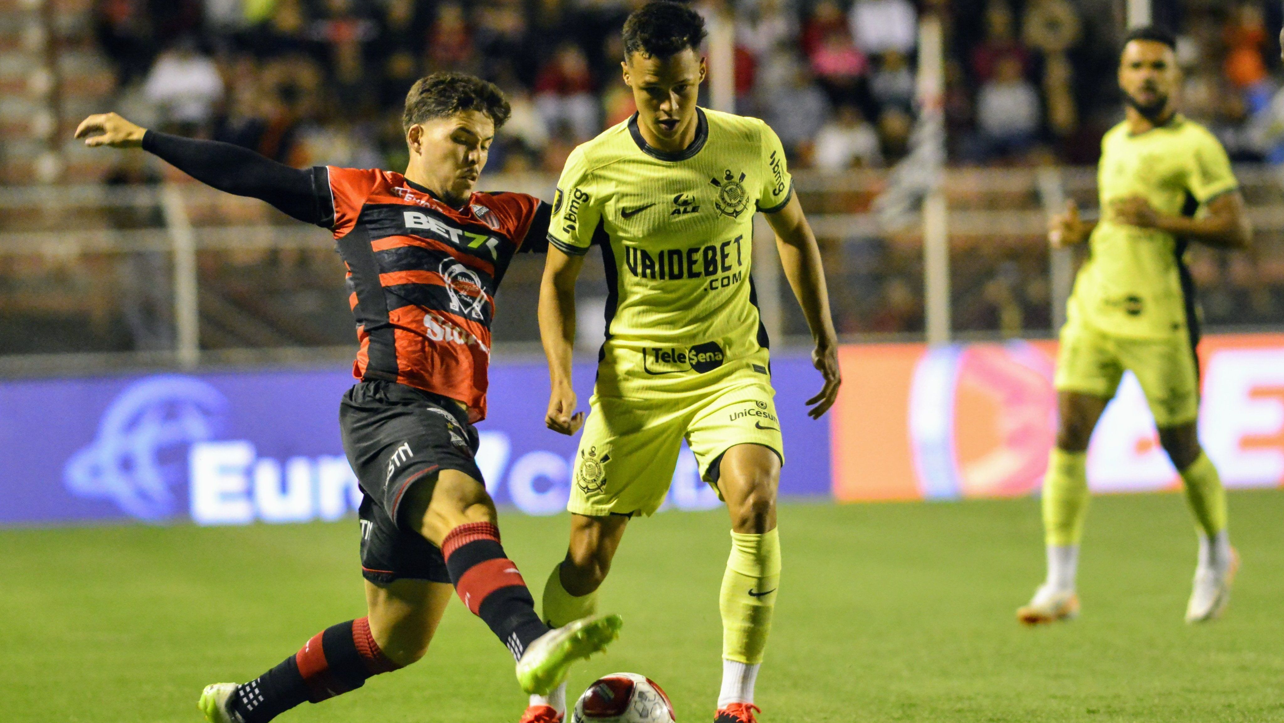 Lance de Ituano x Corinthians pelo Paulistão
