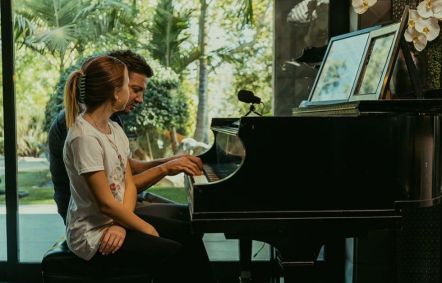 Jeremy Renner acredita que não há motivação maior para lutar do que a família e amigos