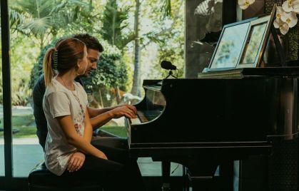 Jeremy Renner acredita que não há motivação maior para lutar do que a família e amigos