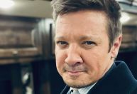 Jeremy Renner retorna ao set de "Kingstown" após acidente: “Nervoso"