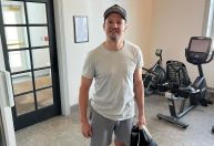 Jeremy Renner celebra recuperação um ano após acidente grave: 