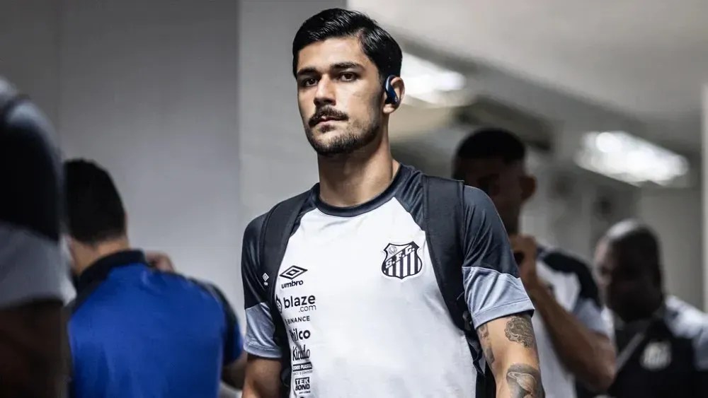 João Basso, zagueiro do Santos