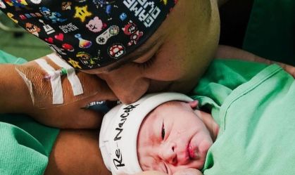 João Gomes anuncia nascimento do primeiro filho: "Nosso guerreiro"