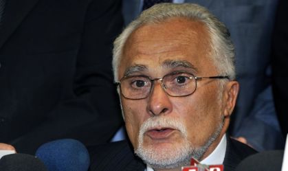 José Genoino precisa passar por cirurgia e está internado em São Paulo