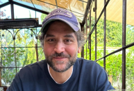 Josh Radnor, de “How I Met Your Mother” se casa durante nevasca nos EUA; veja
