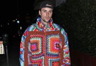 Justin Bieber usa look de marca brasileira para passeio em Los Angeles