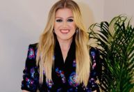 Kelly Clarkson fala sobre depressão após divórcio: &quot;emoções avassaladoras&quot;