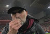 Vídeo: Jürgen Klopp perde aliança no gramado e é 