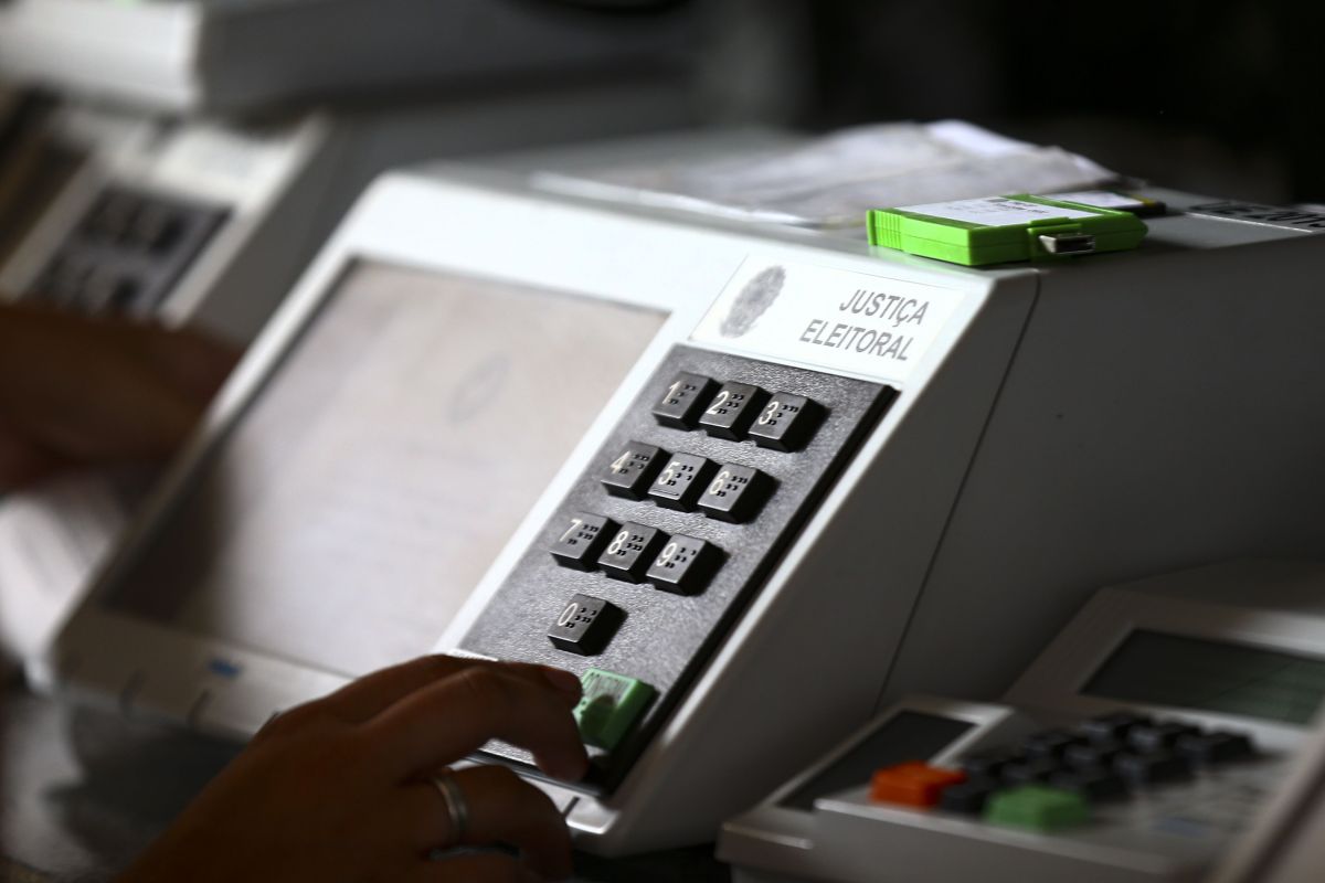 Eleitorado brasileiro no exterior cresce 32% para as eleições de 2026