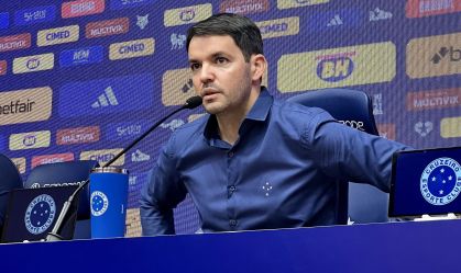 Nicolás Larcamón foi apresentado nesta sexta (5) pelo Cruzeiro