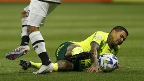 Dudu sofreu lesão grave em partida contra o Vasco em 2023