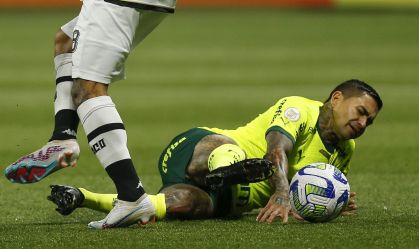Dudu sofreu lesão grave em partida contra o Vasco em 2023