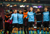 Com gol no fim, Leverkusen vence o Augsburg e segue na ponta da Bundesliga