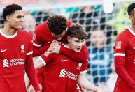 Liverpool goleia e avança na Copa da Inglaterra em dia de homenagens a Klopp