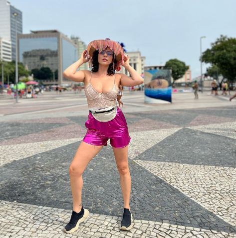 Tainá Müller aposta em chapéu todo estiloso para folia / Reprodução/Tainá Müller/Instagram