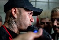 Luan é recebido com festa pela torcida do Vitória em Salvador: 