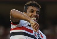 São Paulo anuncia renovação contratual do volante Luiz Gustavo
