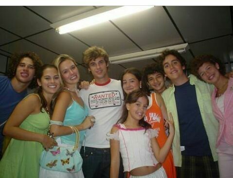 Daniel Erthal (no centro, de branco) com parte do elenco de Malhação 2005 / Reprodução/Facebook