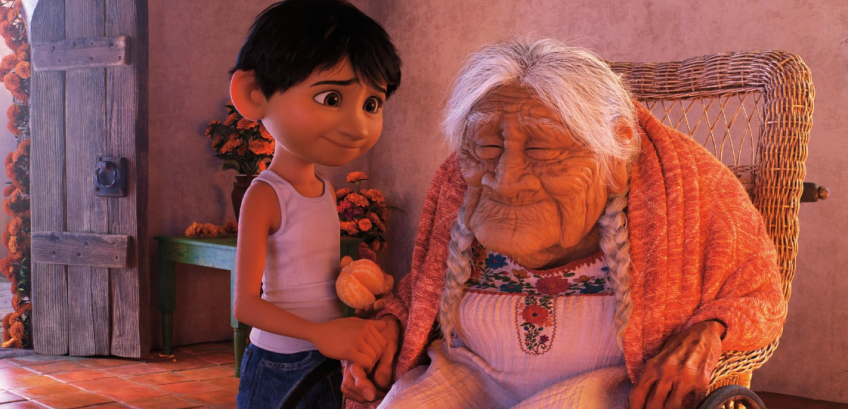Miguel (Anthony Gonzalez) e Mamá Coco (Ana Ofelia Murguía) no filme "Viva -- A Vida É Uma Festa". / 2017 Disney/Pixar