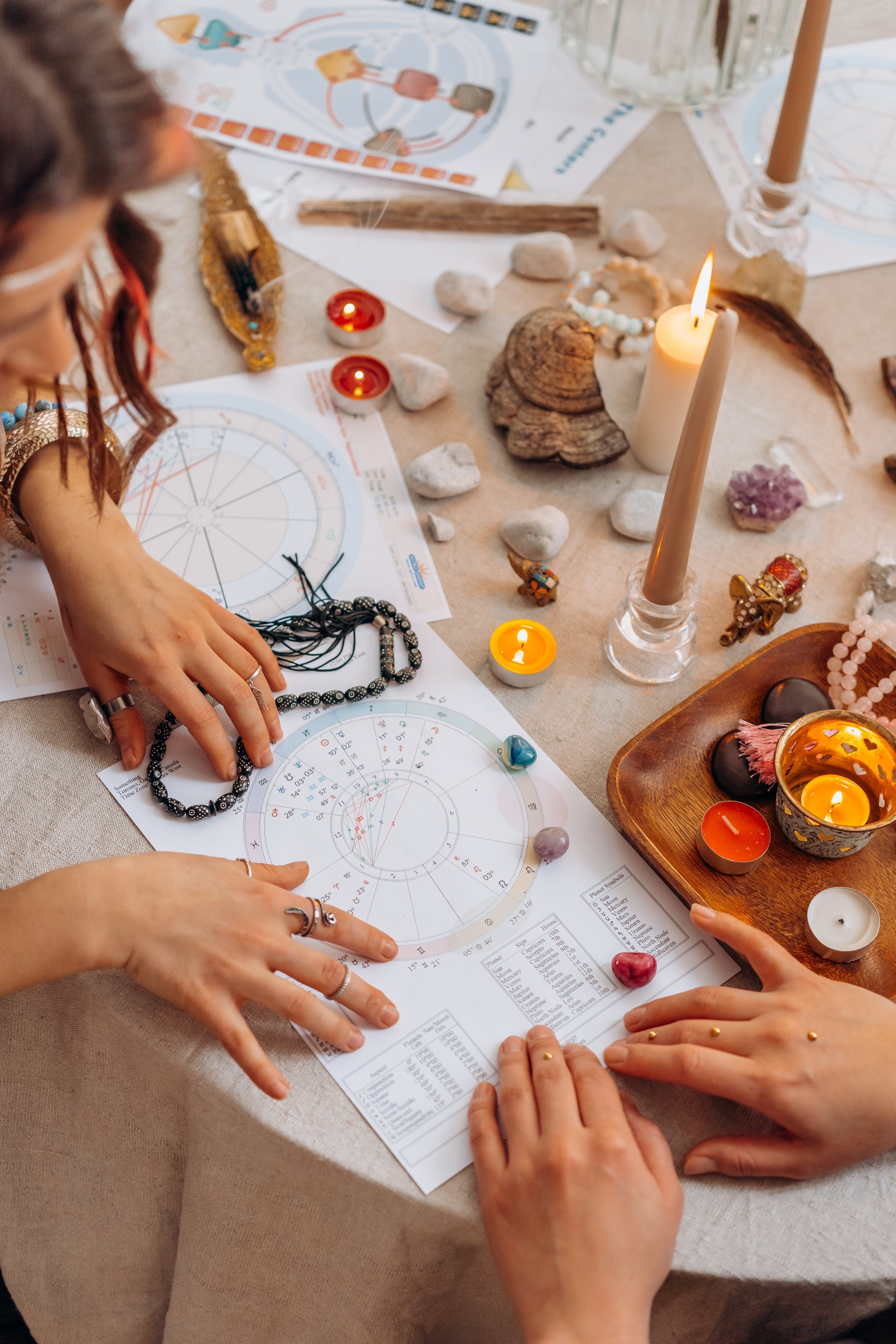 Representação da construção de um mapa astral / Pexels