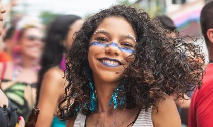 Maquiagem com glitter para o Carnaval