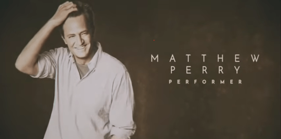 Tributo ao ator Matthew Perry na cerimônia do Emmy.
