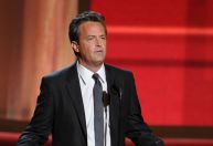 Matthew Perry sentiu que estava vencendo o vício, diz padrasto